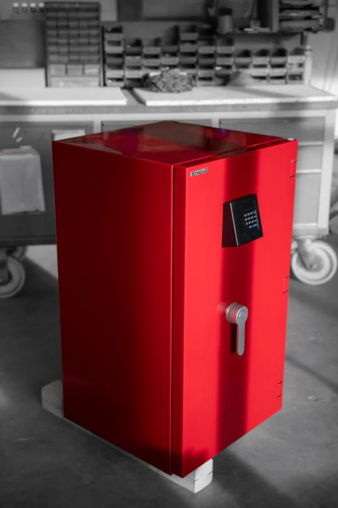 Tiffany Safe in Rot